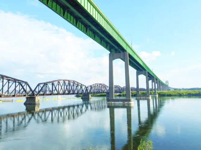 Border bridges see decline